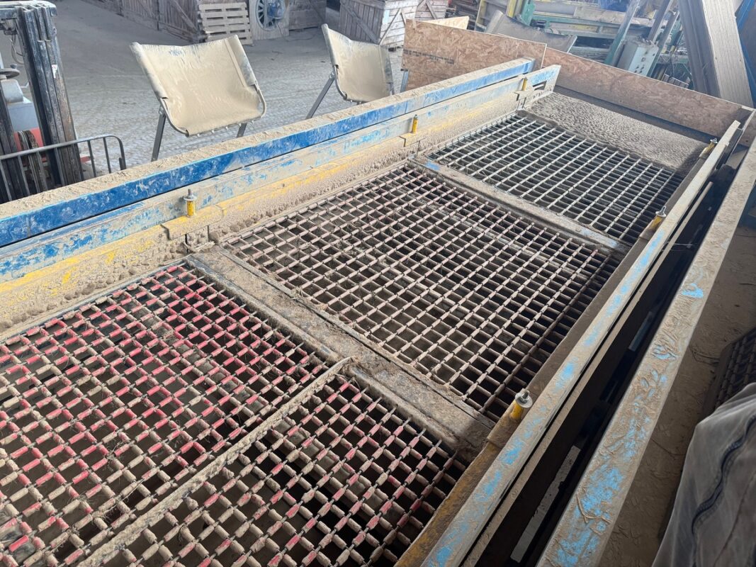 Les grilles de la machine pour calibrer au Gaec Ferme du Millet. 