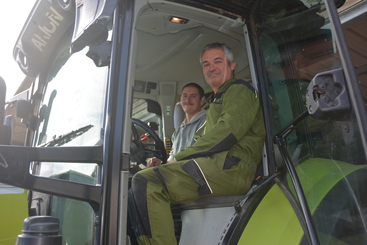 Deux personnes dans une cabine de tracteur - Illustration Une nouvelle formation pour préparer l&rsquo;avenir