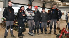 Des personnes dans un atelier