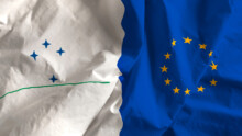 UN drapeau réunissant le drapeau du mercosur et de l'Europe
