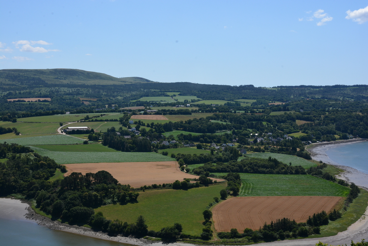 Vue aérienne d'un paysage de bocage en zone littorale - Illustration « Ramener les débats au réel »