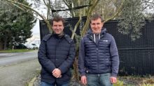 Deux hommes