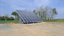 Une installation de panneaux solaires thermiques dans un élevage.