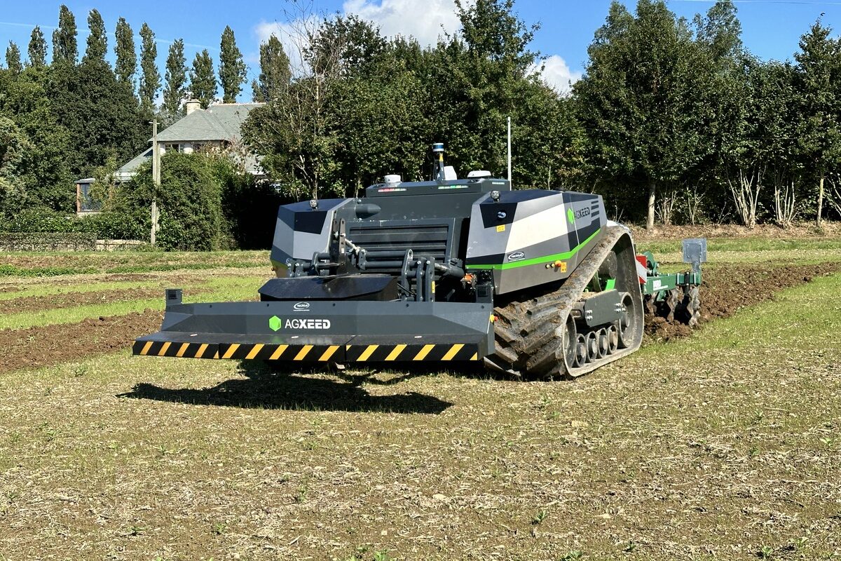 robot Agxeed au champ - Illustration Le numérique change le métier