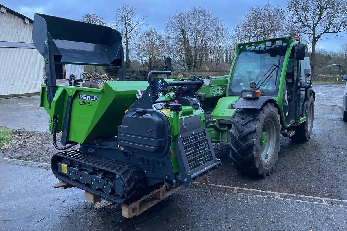 Des machines agricoles - Illustration Curer sans stresser les pondeuses