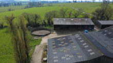 Vue aérienne d'une exploitation agricole
