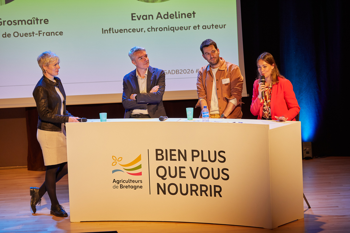Débat sur la communciation à l'assemblée d'Agriculteurs de Bretagne - Illustration Reprendre la main sur le récit
