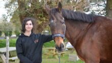 Une femme avec son cheval