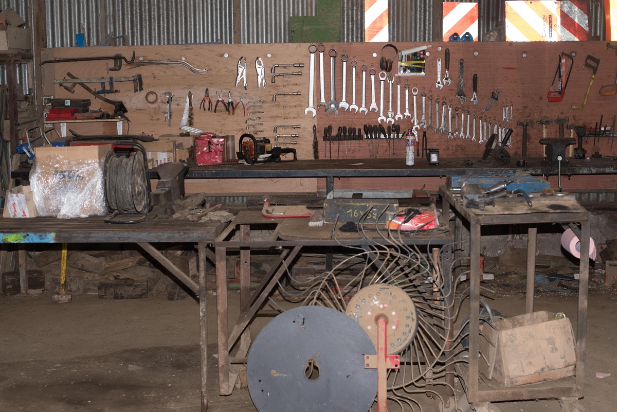 Des outils dans un atelier - Illustration Limiter le risque de cambriolage