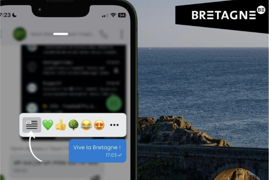 Un écran de téléphone avec une application de messagerie sécurisée qui permet de réagir aux messages avec le drapeau breton - Illustration Laisser les Gafam en « vu »