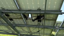 Vue de dessous d'un panneau photovoltaïque