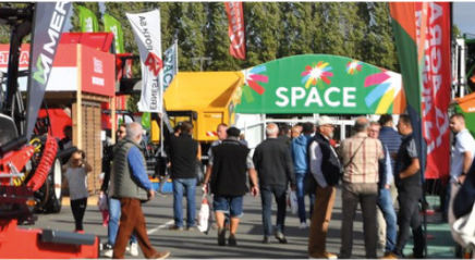 des visiteurs dans les allées extérieures d'un salon agricole - Illustration Le Space se tiendra du 15 au 17 septembre à Rennes